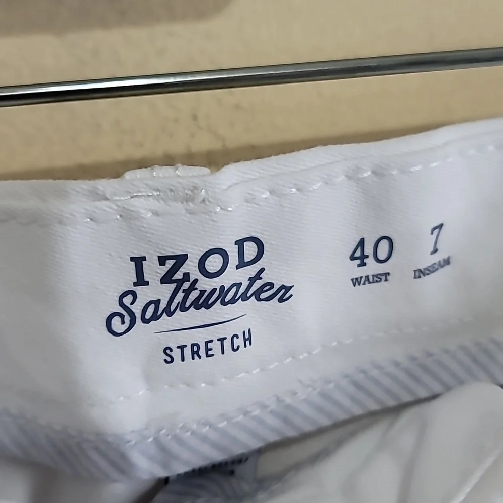 Izod men's White Bermuda Shorts Size 40